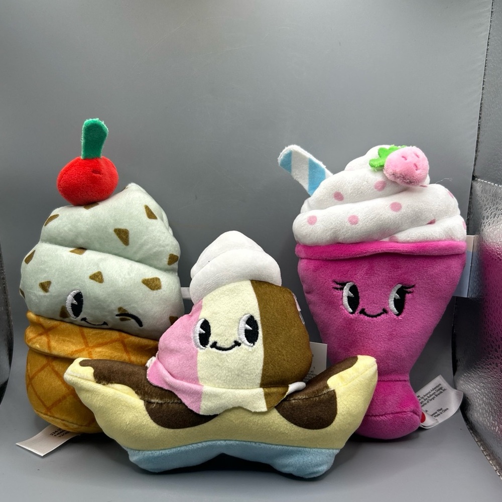 Target Bullseye Playground Summer 2025 Pillow Plushy ICE CREAM Set NEW